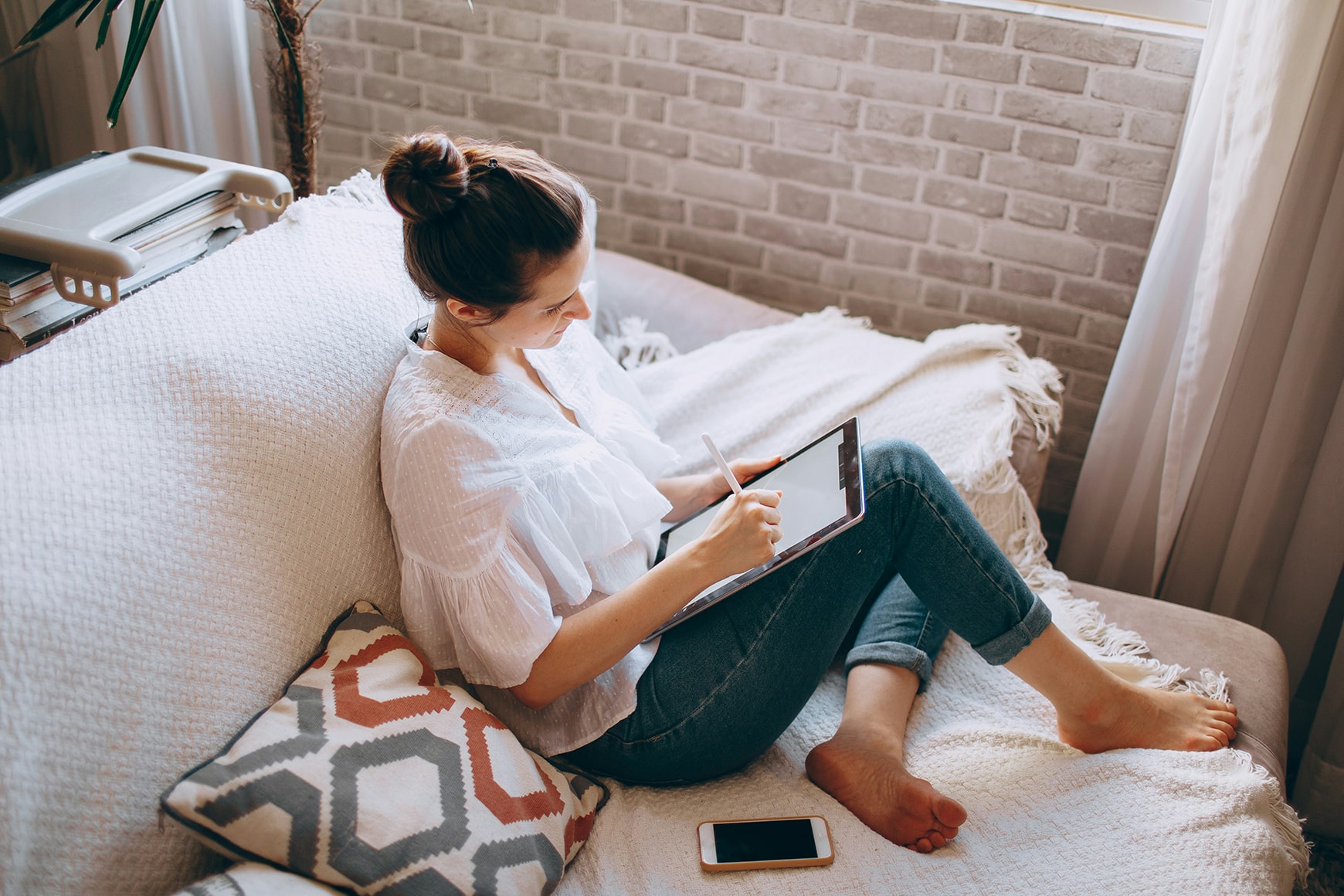 Transcending the Boundaries of Mode in Online Language Teaching